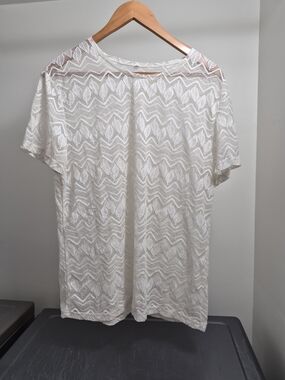 Lace-Overlay Short Sleeve Tee in White